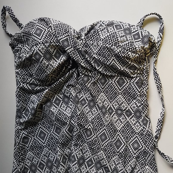 Medium Large Swimsuit Top Tank Swimwear - Picture 1 of 1